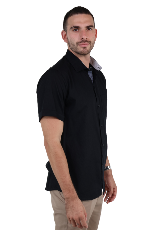 Camisa De Algodón Manga Corta Color Negro Slim Fit Con Bolsa Para Hombre